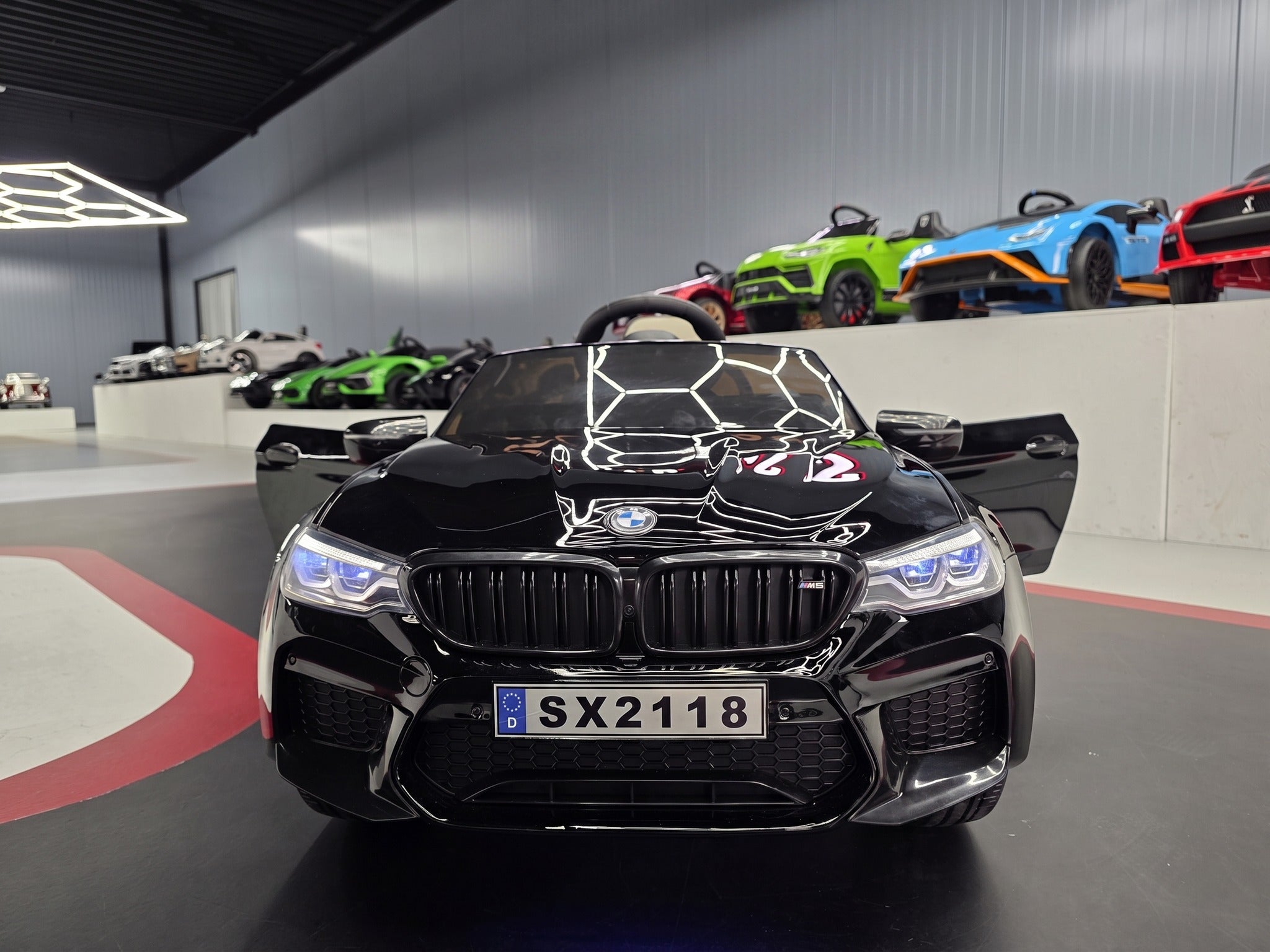 BMW M5 24V Black front