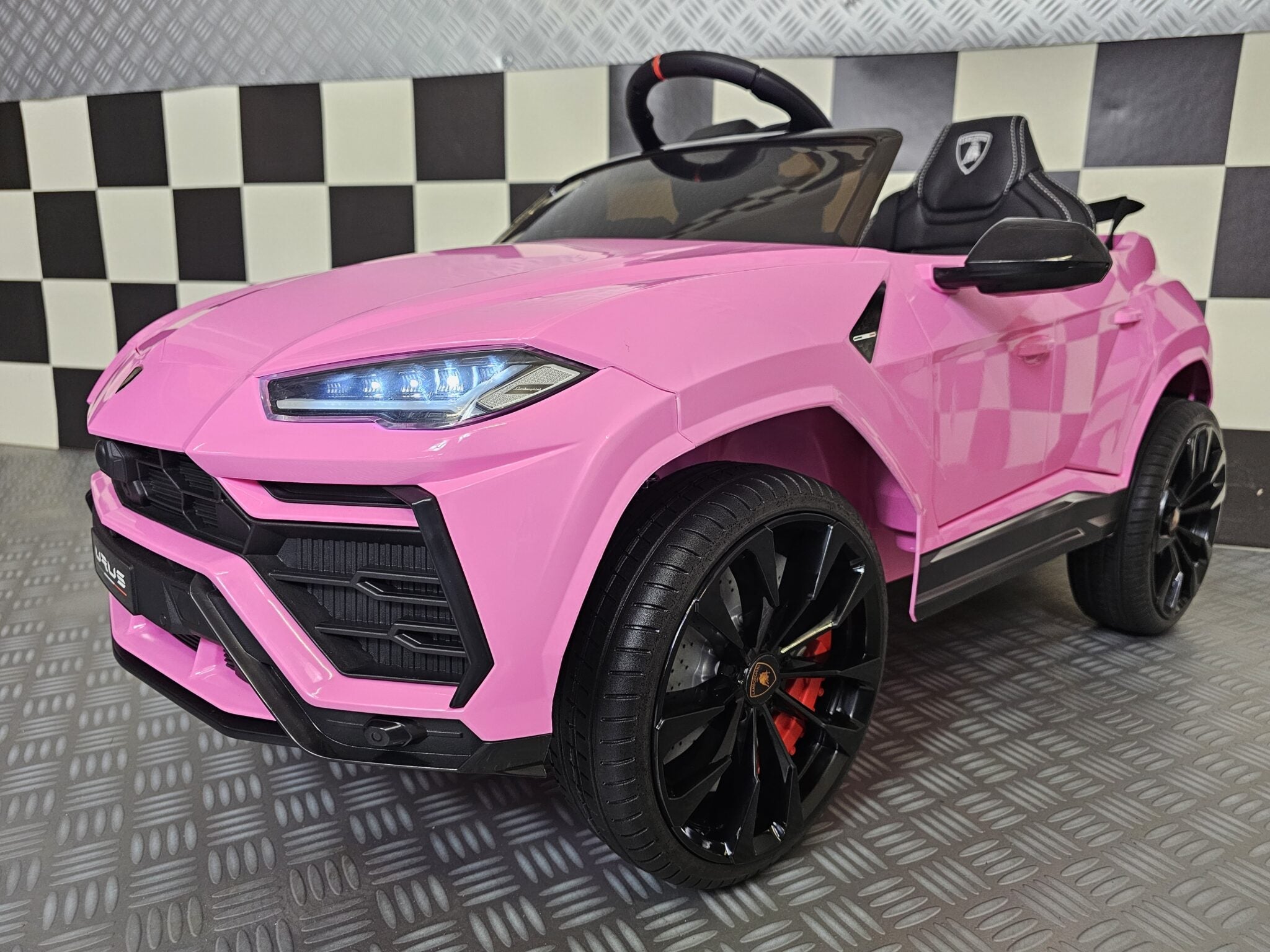 Lamborghini Urus 12V Pink