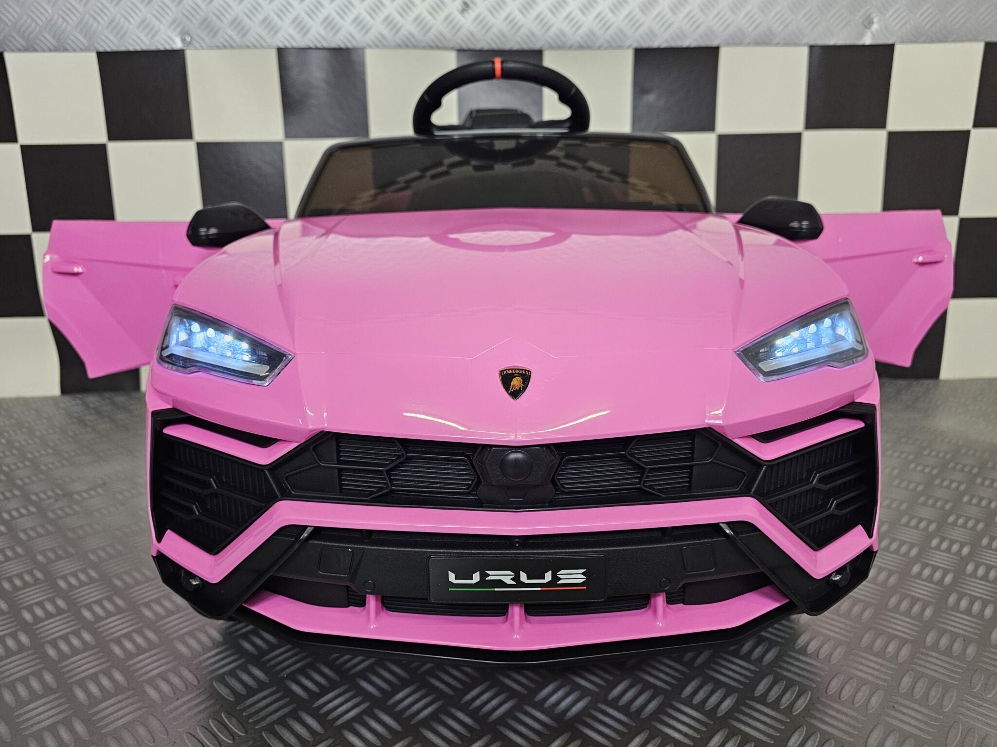 Lamborghini Urus 12V Pink