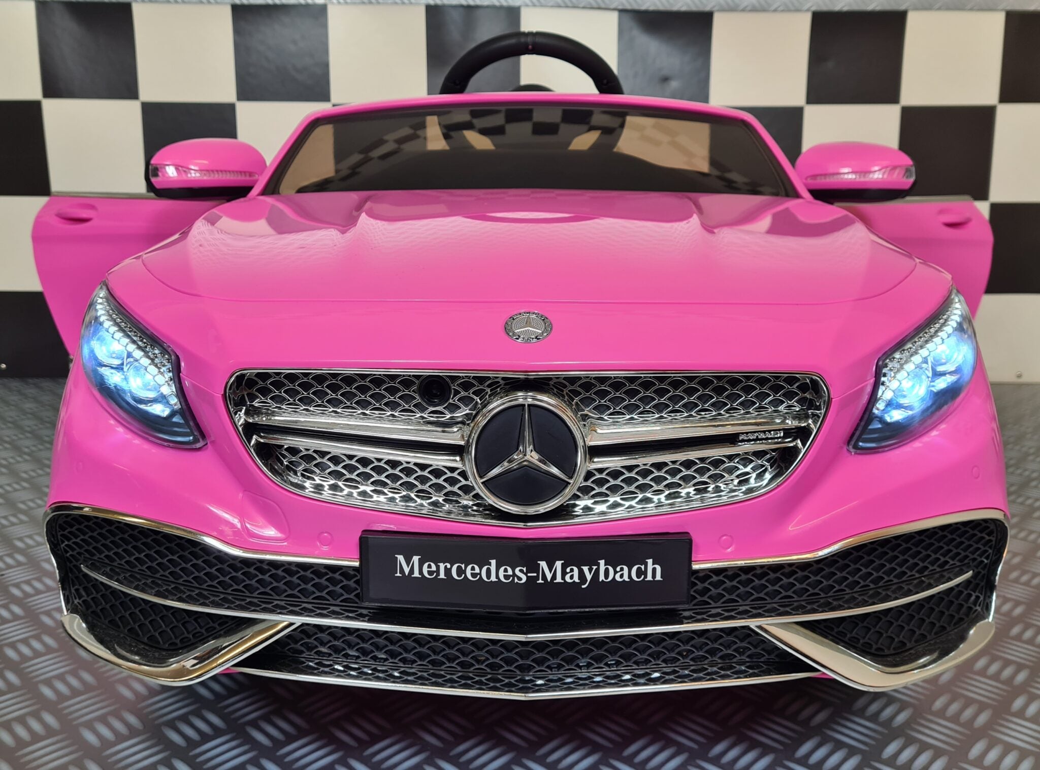 Mercedes Maybach S650 Pink