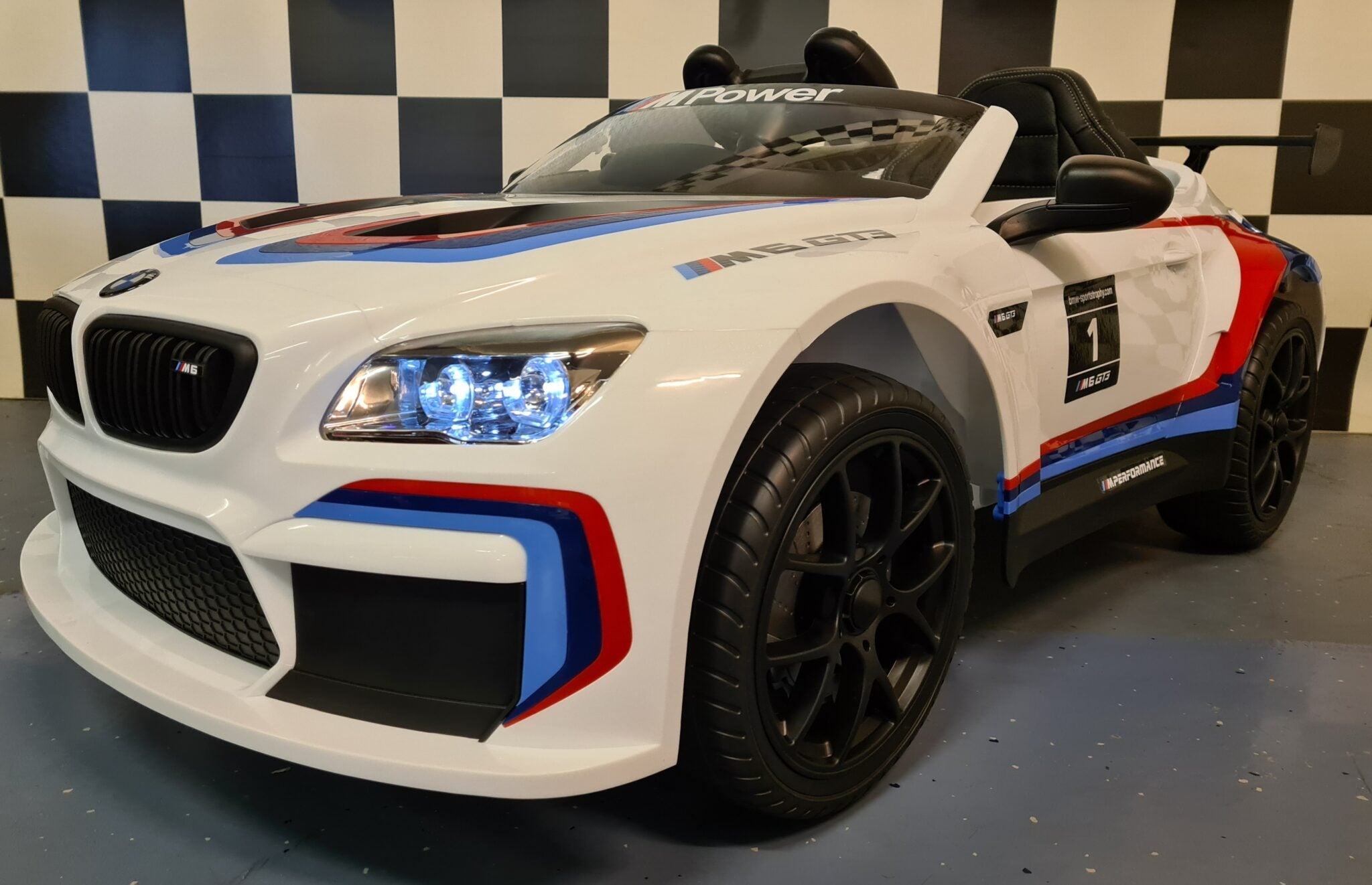 BMW M6 GT3 White